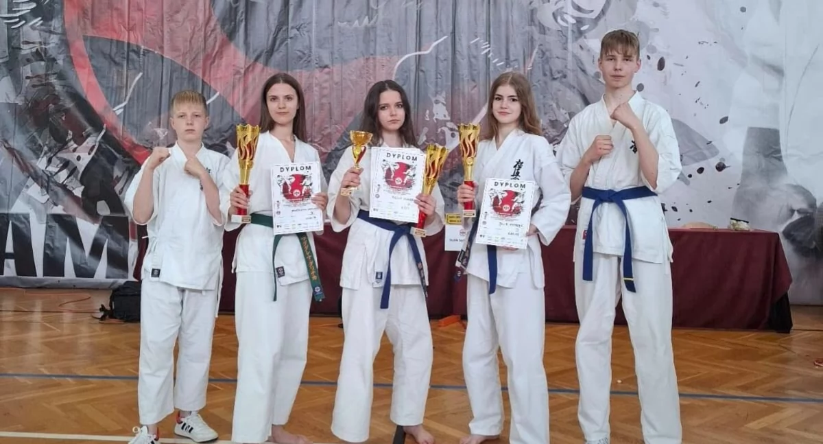 Sukcesy sportowe, Jeden walczył ochraniaczy wszyscy wrócili tarczą Zobacz Ikigai Stanin podbiło Zambrów! - zdjęcie, fotografia