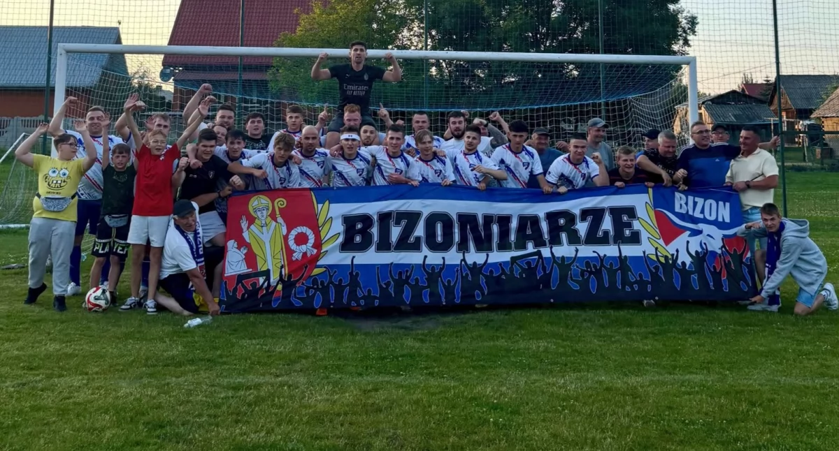Sukcesy sportowe, Bizon wziął ligę rogi! Zobacz Jeleniec wywalczył historyczny awans - zdjęcie, fotografia