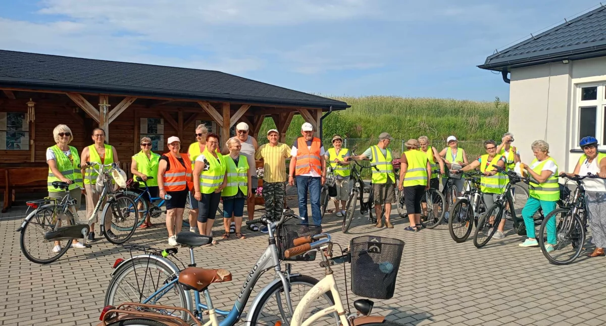 Pogoda ,  Seniorzy Klubu „Sami Swoi” pokonali kilometrów Siła pasja rowerowym szlaku - zdjęcie, fotografia