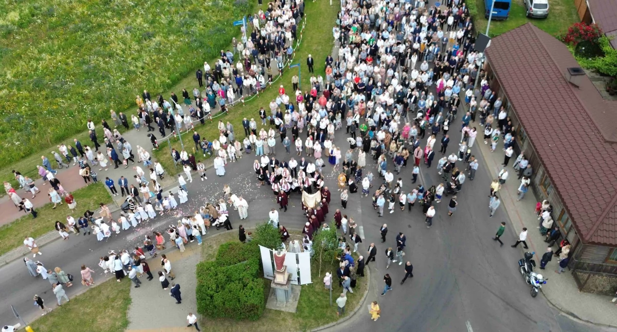Kościół i Religia, Boże Ciało Łukowie Tysiące wiernych uroczystej procesji - zdjęcie, fotografia