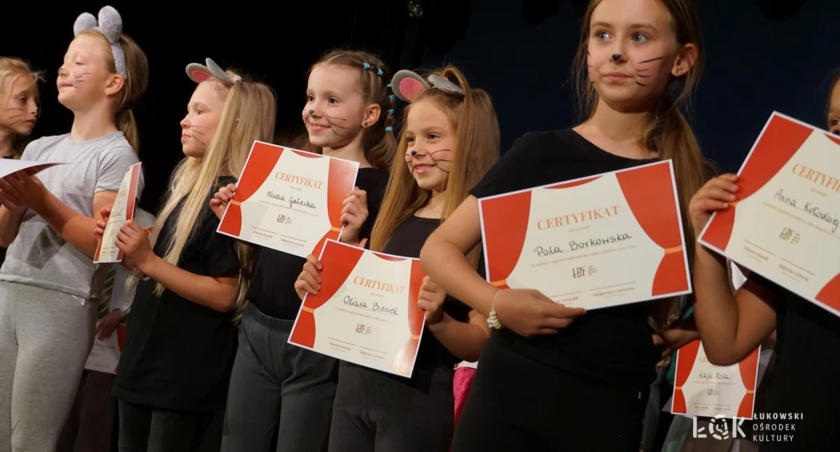 Pogoda , Salwy Śmiechu gromkie brawa Młode aktorki zakończyły sezon teatralny wielkim stylu (FOTO) - zdjęcie, fotografia