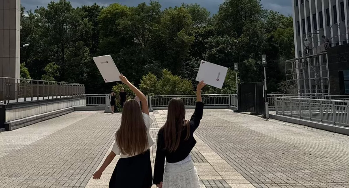 Szkolnictwo, Jedynki nadzieja regionu Poznaj wokalistki Łukowa których talent zainwestował Marszałek - zdjęcie, fotografia