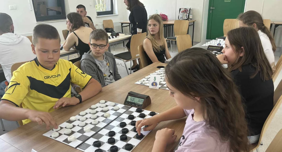 Wiadomości Sportowe,  Wielki sukces młodych warcabistów Łuków wraca trzema medalami Grand Polski - zdjęcie, fotografia