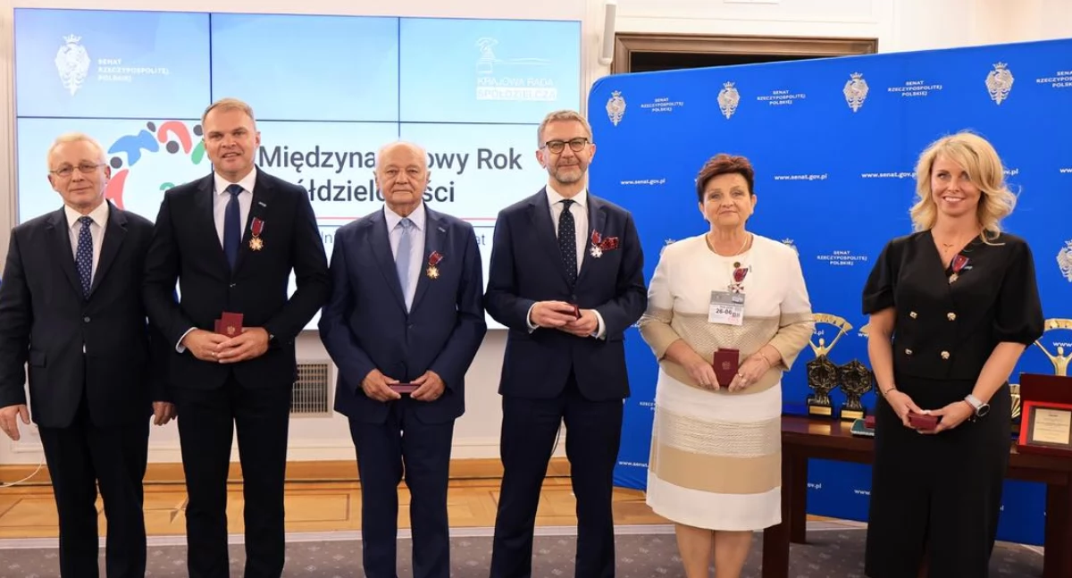 Biznes , Prestiżowe wyróżnienie Prezes Banku Spółdzielczego Łukowie Zofia Przeździak odznaczona Srebrnym Krzyżem Zasługi - zdjęcie, fotografia
