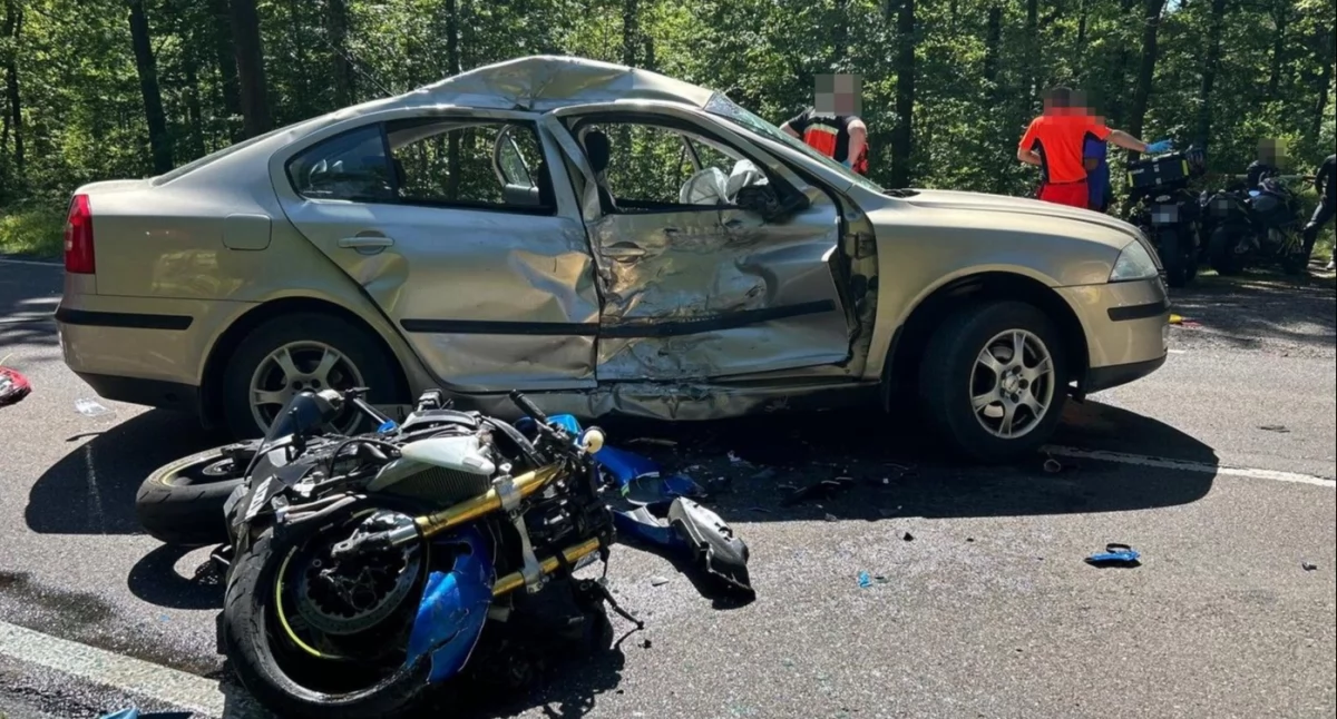 Wypadki, Zablokowana trasa Wypadek osobówki motoru! - zdjęcie, fotografia