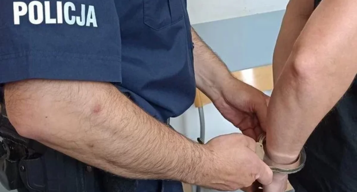 Przestępczość, Poszukiwany latek zatrzymany przez kryminalnych Ciążyły nakazy gończy wyroki więzienia - zdjęcie, fotografia