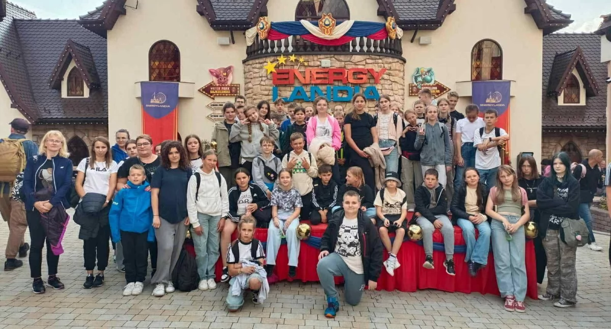 Szkolnictwo, Sukcesy nagrodzone zabawą Stypendyści z Gminy Mysłowska w Energylandii - zdjęcie, fotografia