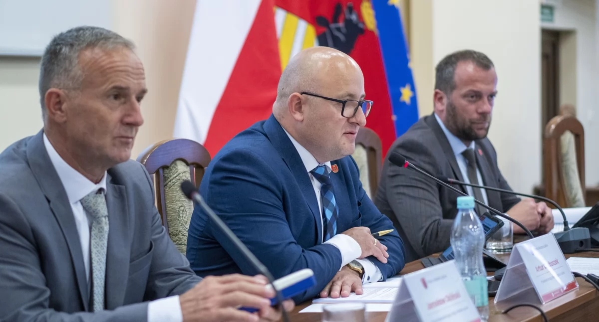 Polityka, parking Okrzei coraz bliżej Burmistrz „Finansowanie zapewnione” - zdjęcie, fotografia