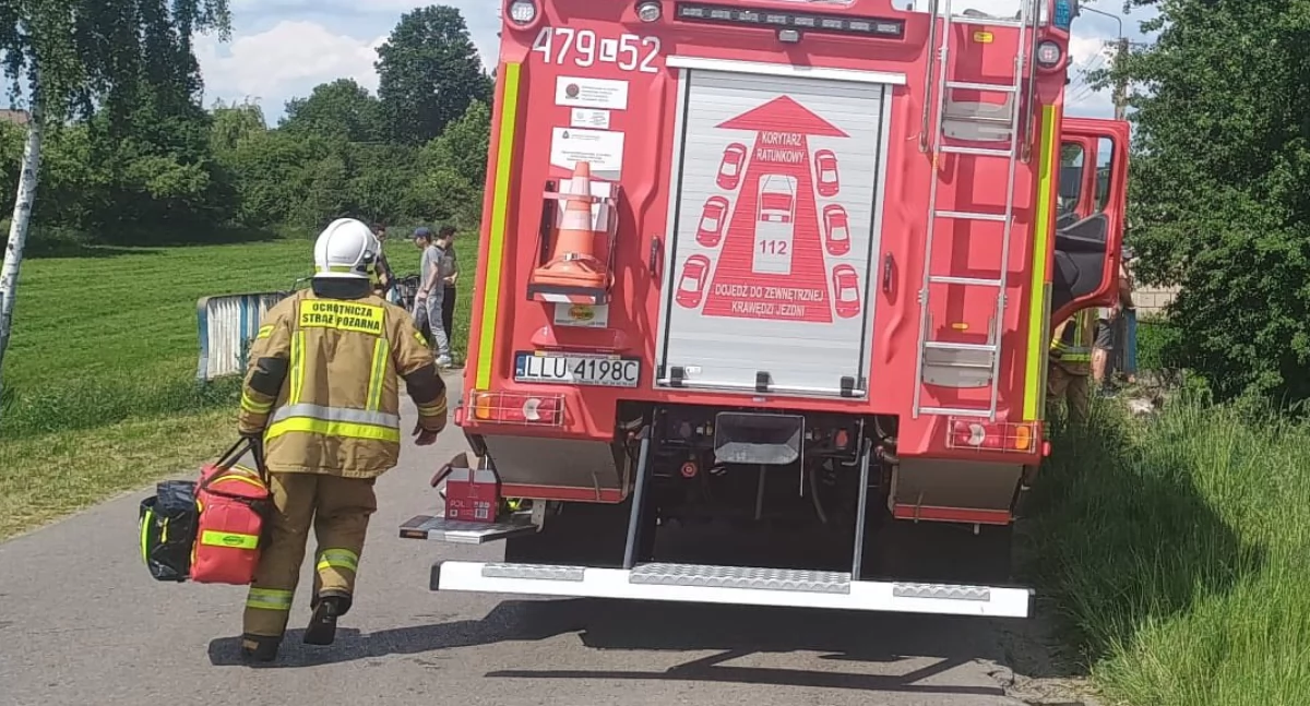 Straż Pożarna, Zimna tragedii Błyskawiczna akcja strażaków uratowała życie nastolatce - zdjęcie, fotografia