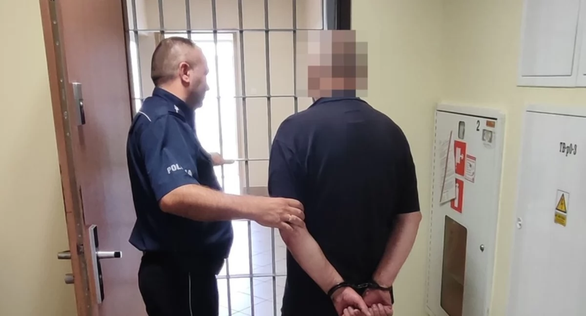 Policja, Groził sąsiadowi śmiercią pistoletem Poszło miejsce parkingowe - zdjęcie, fotografia