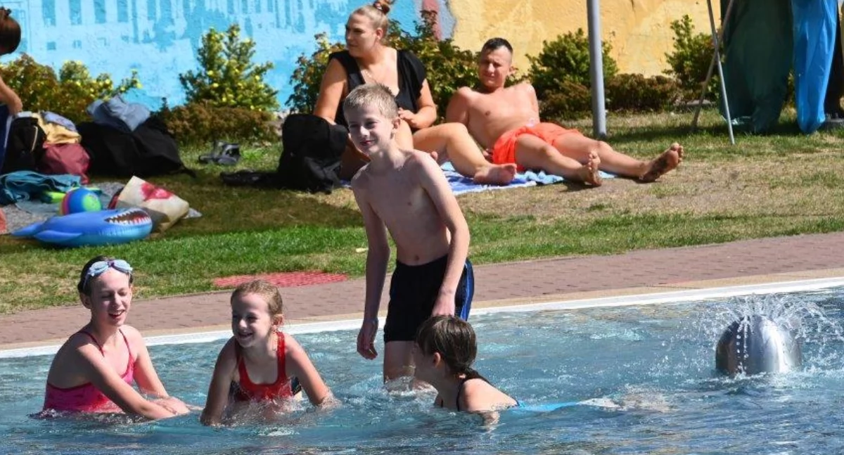 Pogoda , Ostatnie uroki Łukowie Słoneczne pożegnanie wakacjami basenach   (GALERIA) - zdjęcie, fotografia