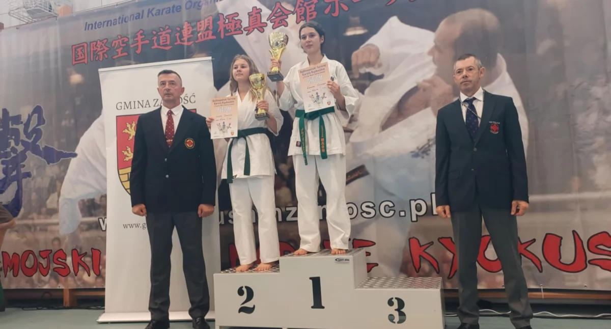 Sukcesy sportowe, Niewiarygodny Triumf! Zobacz młodzi karatecy Łukowa rozbili medalami Żdanowie! - zdjęcie, fotografia