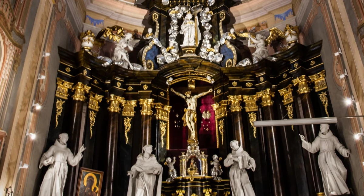 Kościół i Religia, Generalny remont kościoła Łukowie Majmax zabezpiecza gzymsy przed gołębiami parafianie chwycą sobotę! - zdjęcie, fotografia