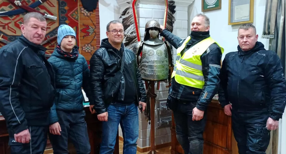 Wiadomości Partnera, Motoweterani Łuków patriotycznym szlaku rykiem silników pożegnali jesień Gułowskiej Okrzejskiej - zdjęcie, fotografia