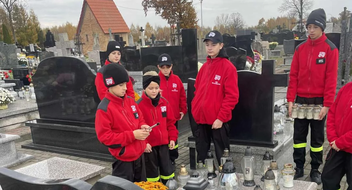 Straż Pożarna, Wojcieszków pamięta Hołd zmarłym druhom Dzień Zaduszny - zdjęcie, fotografia