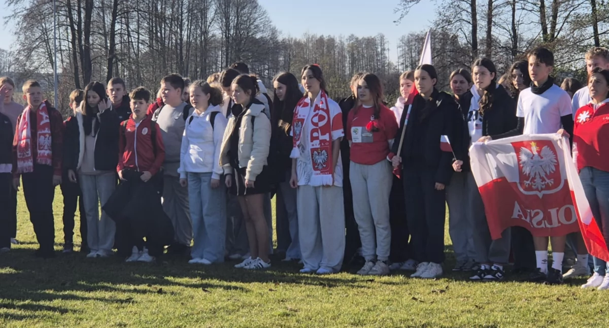 Sukcesy sportowe, Uczniowie Stanin świętowali niepodległość sportowo triumfy Biegach Niepodległości - zdjęcie, fotografia