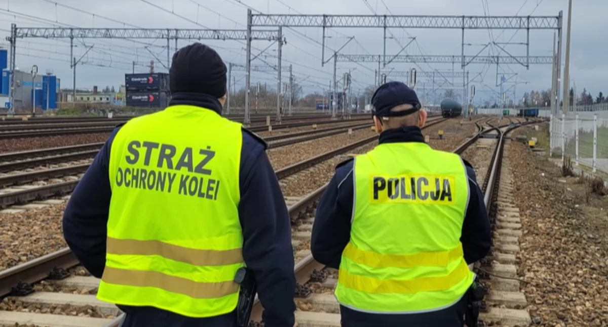 Policja, Wzmożone patrole Policji kolei Powiecie Łukowskim zgłaszać nietypowe zdarzenia chronić przed sabotażem - zdjęcie, fotografia