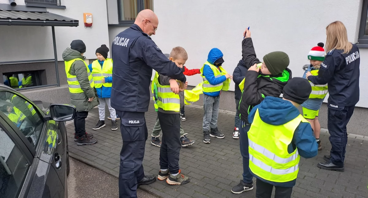Policja, Ambasadorzy Bezpieczeństwa Staninie Zobacz Policja edukuje przyszłych pieszych - zdjęcie, fotografia