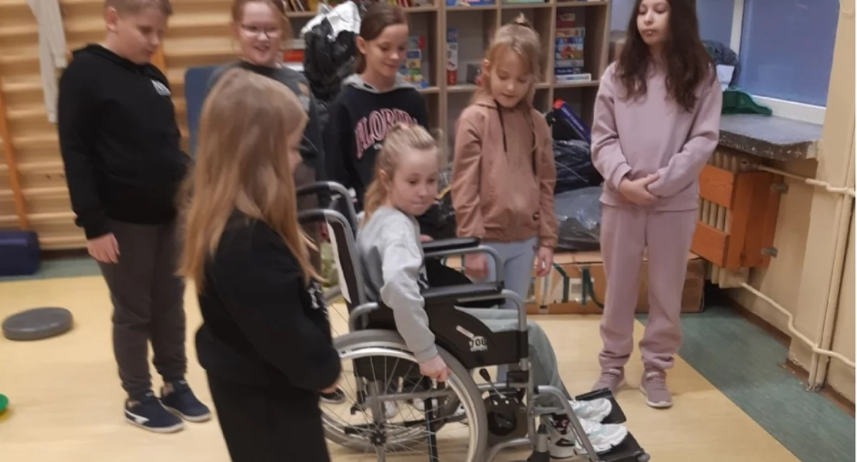 Szkolnictwo,  Szacunek wsparcie Szkoła Łukowie obchodziła Międzynarodowy Dzień Osób Niepełnosprawnych - zdjęcie, fotografia