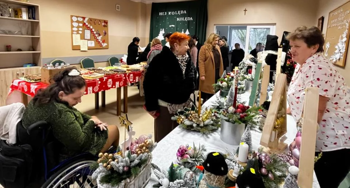 Wiadomości Partnera, Magia Świąt Anielinie! Zobacz uczestnicy przygotowali Jasełka poczęstunek władz powiatu łukowskiego - zdjęcie, fotografia