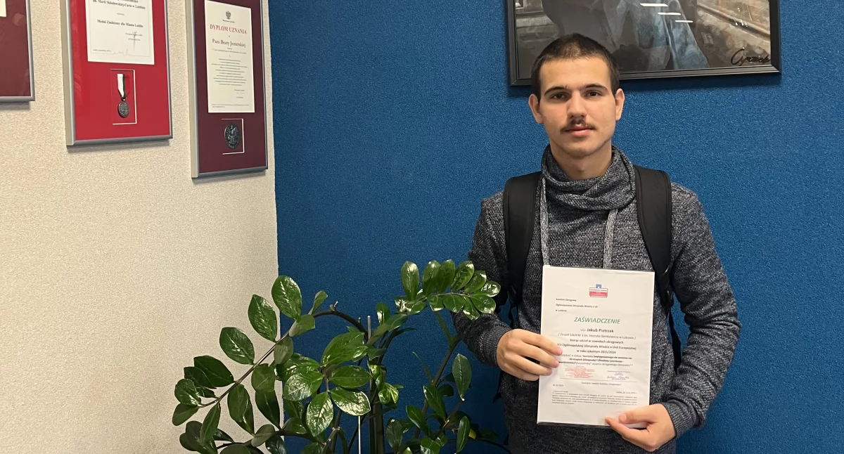 Szkolnictwo, Uczeń Łukowa walczył Lublinie Studia Jakub Pietrzak Ogólnopolskiej Olimpiadzie Wiedzy Europejskiej - zdjęcie, fotografia