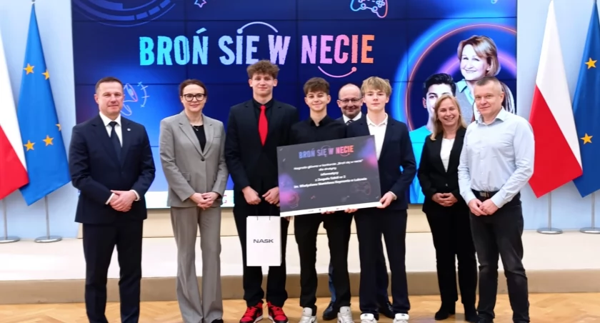 Szkolnictwo, Zwycięstwo informatyków Łukowie! Ekipa  Reymonta  główną nagrodą konkursie  Broń Necie - zdjęcie, fotografia