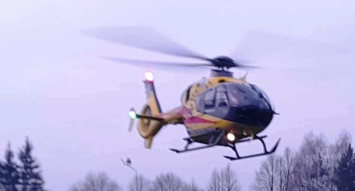 Wypadki, akcji! Strażacy Krzywdy Łukowa dynamicznym zabezpieczeniu lądowiska śmigłowca ratunkowego - zdjęcie, fotografia