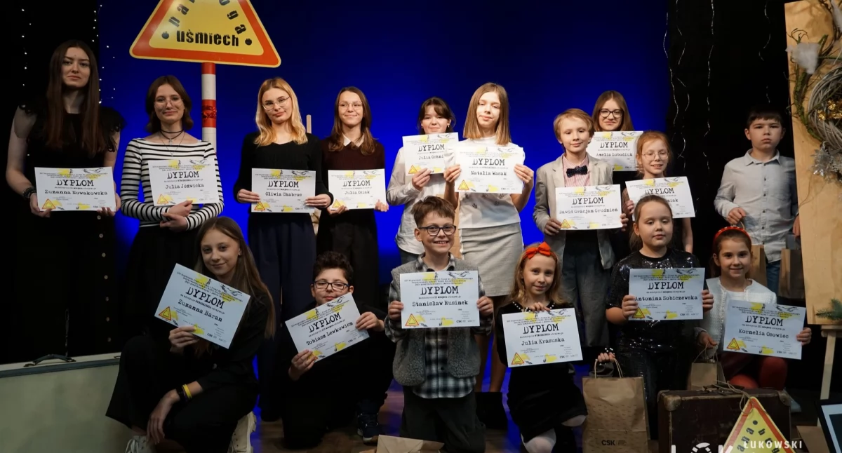 Szkolnictwo, Jubileusz pełen mądrości uśmiechu Wojewódzki Konkurs Recytatorski Twardowskiego Łukowie - zdjęcie, fotografia