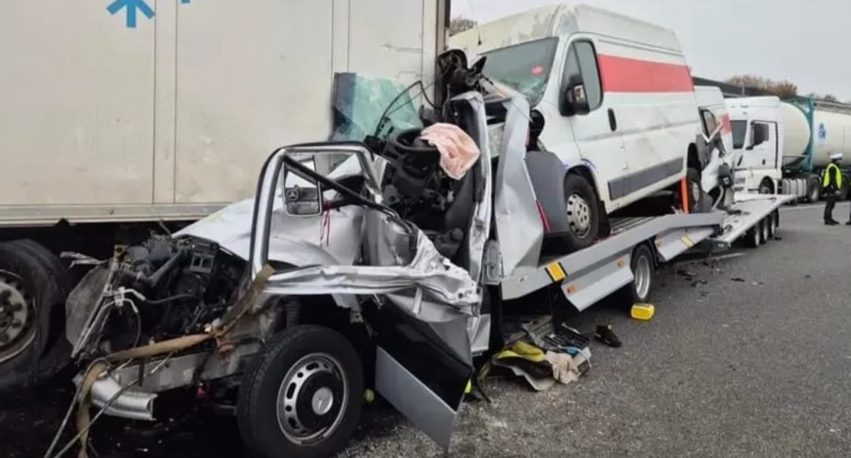Wypadki, Pomoc młodego piłkarza Orląt Łuków groźnym wypadku autostradzie - zdjęcie, fotografia