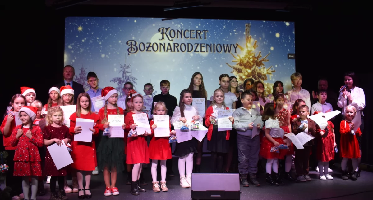 Szkolnictwo, Gułowska rozbłysła talentami Emilia Galas artyści skradli serca publiczności - zdjęcie, fotografia