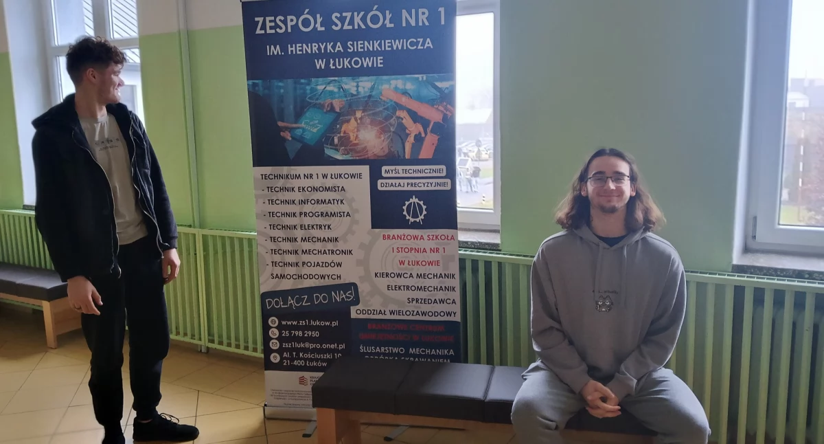 Szkolnictwo, rodzice uczniowie Sienkiewicza odmienili szkołę Brawo! - zdjęcie, fotografia