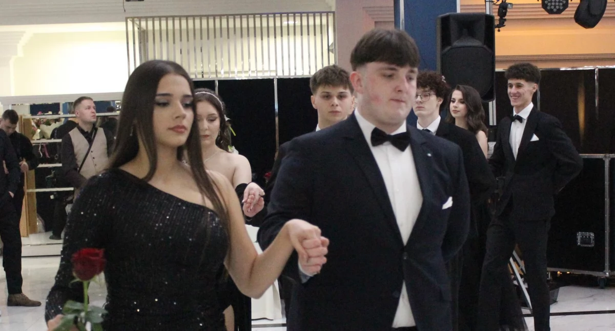 Szkolnictwo, elegancja studniówkowy blask Zobacz trzecią część galerii maturzystów łukowskiego Reymonta - zdjęcie, fotografia