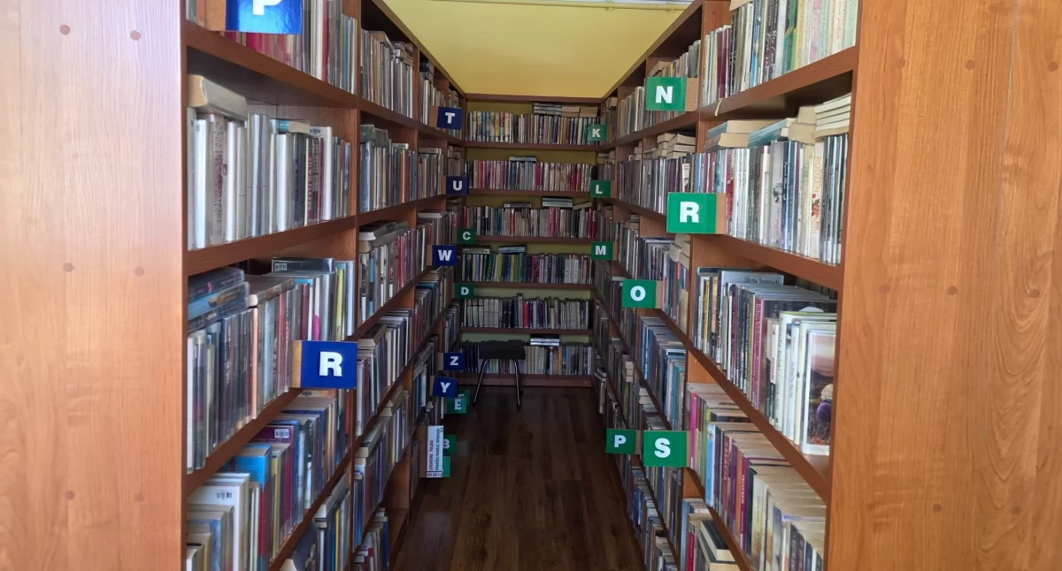 Sprawy społeczne, Biblioteka Łukowie regały Filii - zdjęcie, fotografia