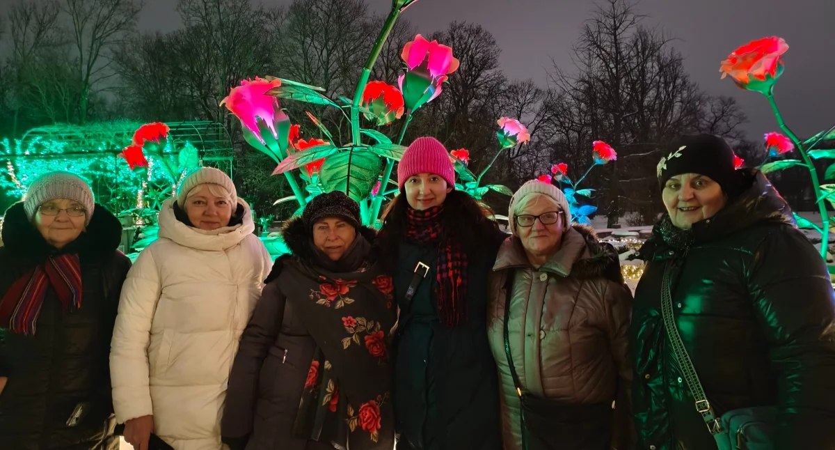 Wiadomości Partnera, Seniorzy Łukowa zwiedzili Zamek Królewski magiczne ogrody Wilanowie - zdjęcie, fotografia