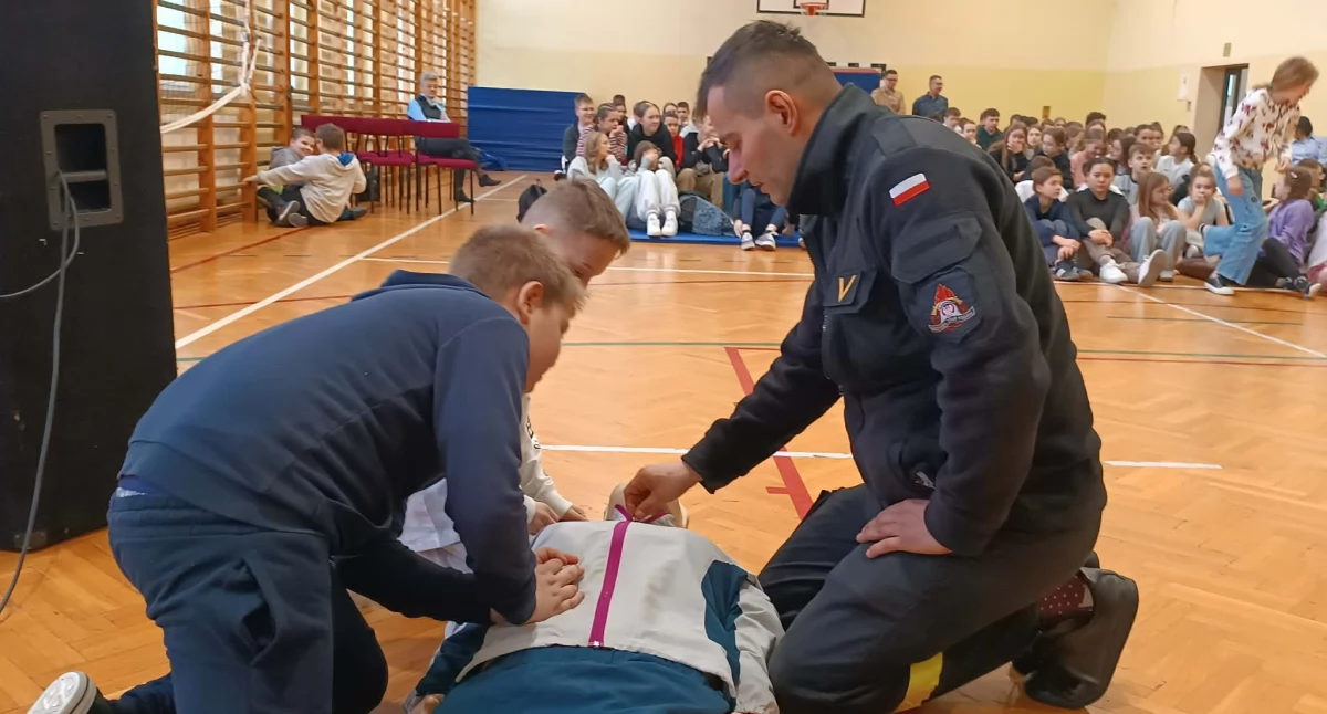 Szkolnictwo, Strażacy Łukowa akcji Uczniowie Starych Kobiałek przeszli ważne szkolenie - zdjęcie, fotografia