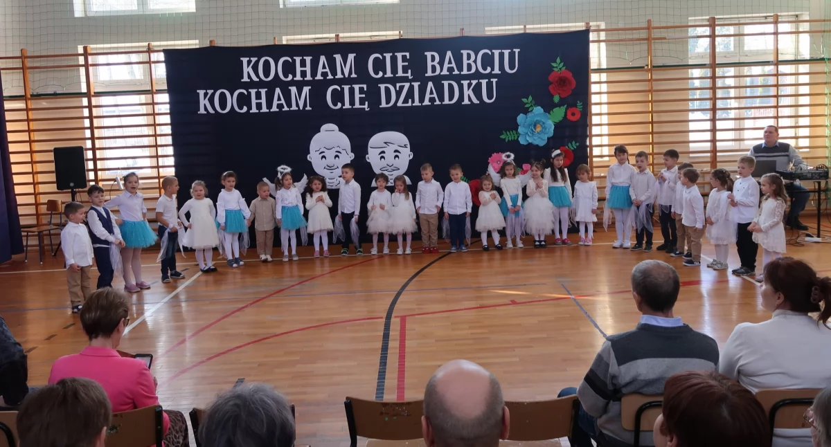 Wiadomości Partnera, Dzień Babci Dziadka Jeleńcu przyniósł mnóstwo radości piosenek pięknych prezentów gości - zdjęcie, fotografia