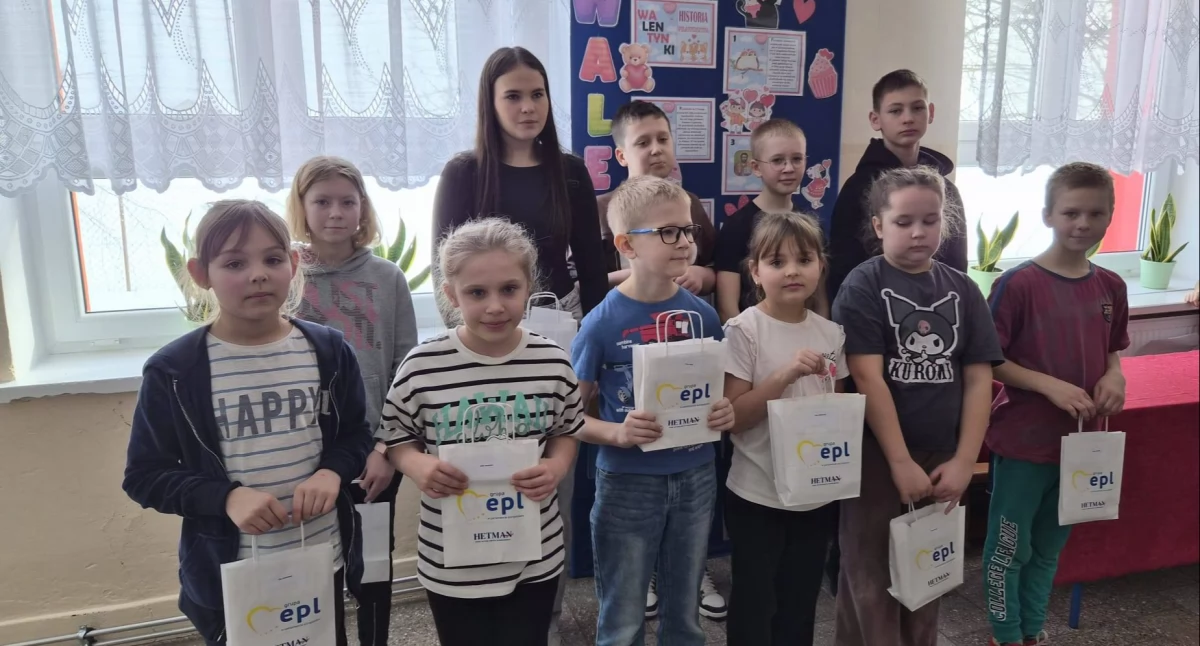 Konkursy, Szkoła Bystrzyckiej Niezwykły talent uczniów docenił europoseł Krzysztof Hetman - zdjęcie, fotografia