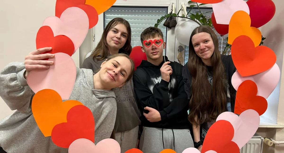 Wiadomości Partnera, Miłosny zawrót głowy Radoryżu Smolanym! Zobacz działo szkole - zdjęcie, fotografia