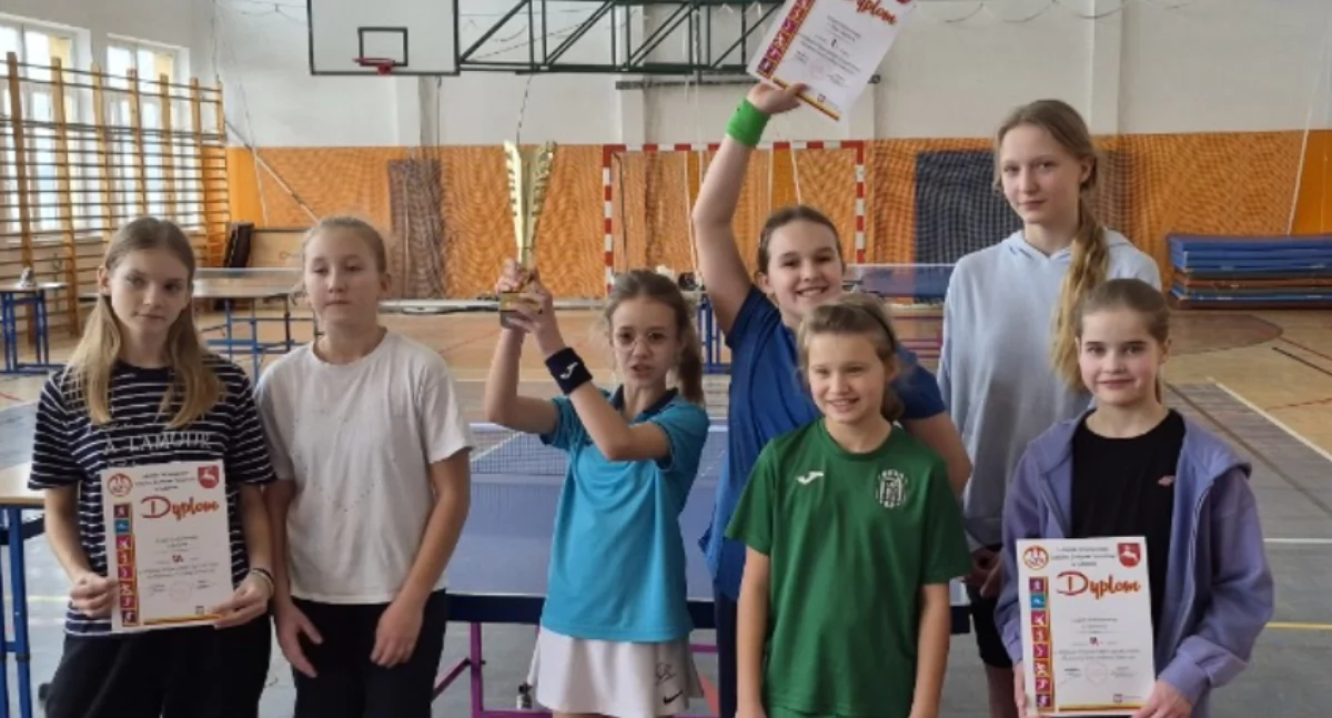 Sukcesy sportowe, Sukces wywalczony stole Dziewczęta Dębowica medal wojewódzki - zdjęcie, fotografia