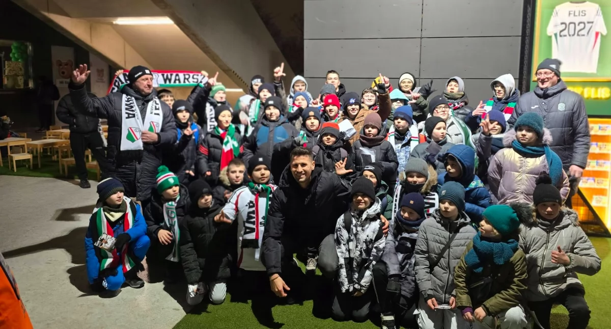 Sukcesy sportowe, niespodzianka! Zobacz spotkały dzieciaki Dąbrowy stolicy - zdjęcie, fotografia