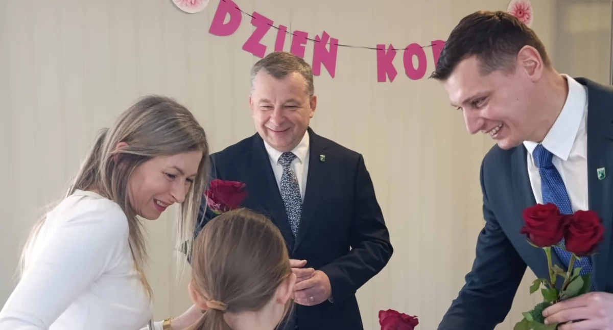 Wiadomości Partnera, GMINNY DZIEŃ KOBIET TRZEBIESZOWIE PEŁEN MUZYKI RADOŚCI - zdjęcie, fotografia