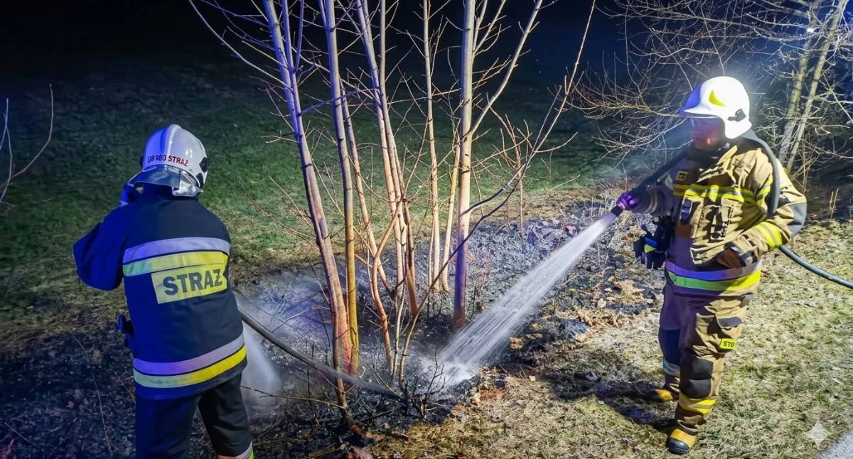 Straż Pożarna, Groźny wieczór Starej Róży Strażacy Stoczka walczyli ogniem - zdjęcie, fotografia