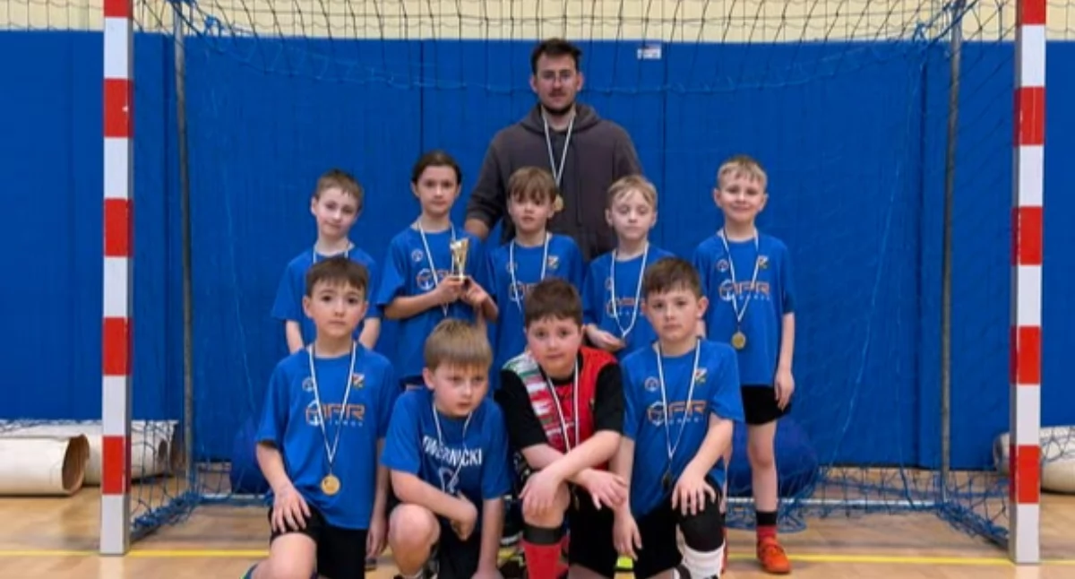 Sukcesy sportowe, Wielkie piłkarskie emocje Siedlcach Drużyna Stoczka Łukowskiego wróciła pucharami - zdjęcie, fotografia