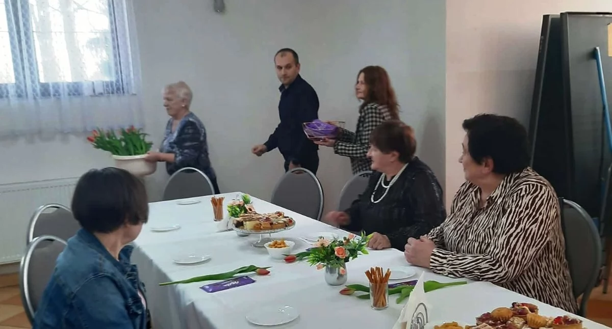 Sprawy społeczne, Aleksandrów świętuje Dzień Kobiet Kacper Droś Stokrotki zaprosili panie - zdjęcie, fotografia