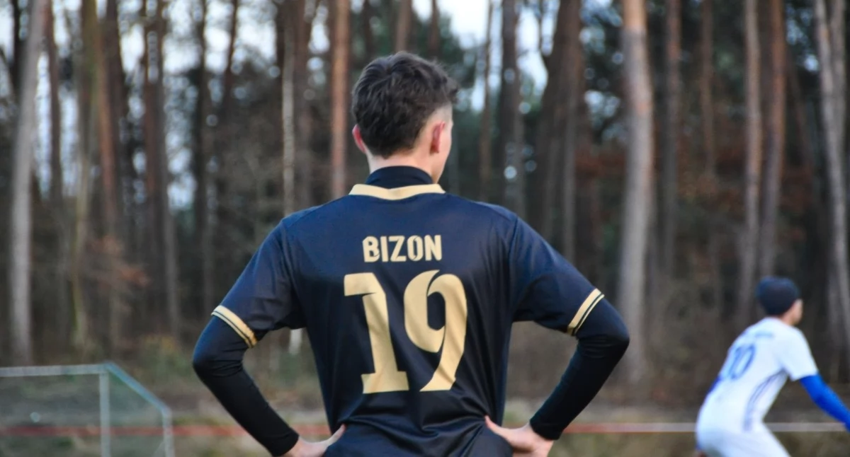 17 marca w starostwie przy ul. Piłsudskiego 17 podpisano decyzję o dotacjach dla lokalnych organizacji. Wsparcie trafi m.in. do klubów sportowych, OSP i harcerzy na wyjazdy oraz inicjatyw prozdrowotnych. Rekordowe 35 tys. zł dostał Powiatowy Szkolny Związek Sportowy, a w sporcie wyróżniły się m.in. Smolany, Mawashi i Klub Olimpijczyka.