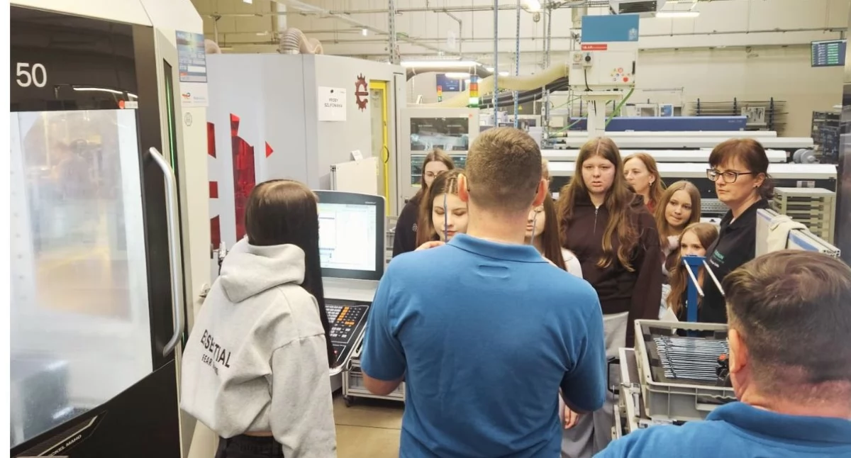 Szkolnictwo, Technik Akcji Uczniowie Łukowa okolic sprawdzają wygląda praca znanych firmach - zdjęcie, fotografia