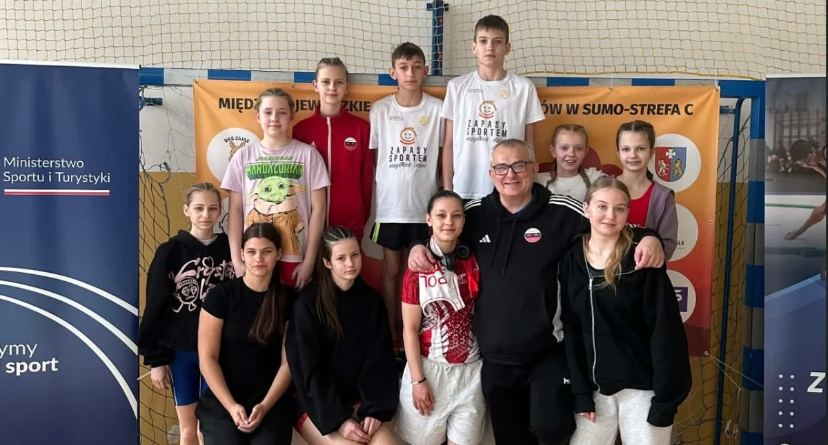 Młodziczki GKS Armaty Stoczek Łukowski świetnie zaprezentowały się na zawodach w Zgłobieniu pod Rzeszowem. Złoto zdobyły Milena Miłosz 40 kg, Emilia Budych 50 kg i Aleksandra Wrońska 55 kg. Brąz wywalczyły Nikola i Maja Zawiślańskie, Aleksandra Kępa oraz Karolina Rzepka. Dzięki temu klub wygrał klasyfikację drużynową i dopisał 27 punktów do rankingu ministerstwa.
