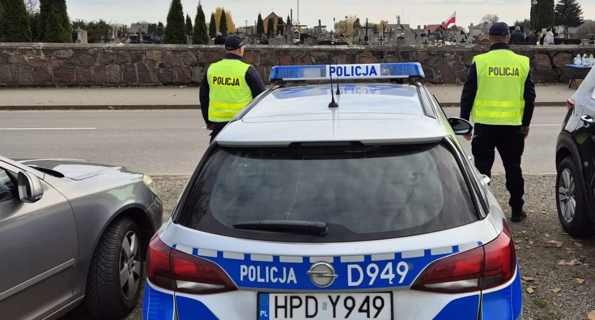 Codzienność pracy policji w powiecie łukowskim, gdzie liczy się każda minuta dojazdu na pilne wezwanie. W 2025 roku średni czas reakcji wyniósł 9 minut 44 sekundy, czyli powyżej wyznaczonego progu. Na opóźnienia wpływa m.in. rosnący ruch na drogach, kolizje radiowozów i duże obciążenie służb.