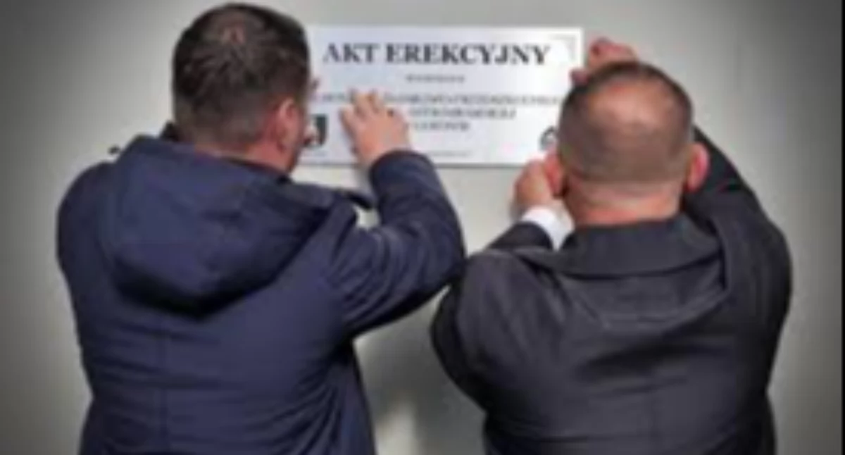 Fot. Miasto Luków Na budowie nowego kompleksu żłobkowo przedszkolnego widać duży postęp. W środku montowane są podwieszane sufity, w salach i korytarzach leży już gres, a łazienki zyskują glazurę i armaturę. Trwa osadzanie drzwi. Na zewnątrz gotowe są główne ścieżki z kostki. Po zimowych opóźnieniach termin zakończenia wyznaczono na 20 maja.