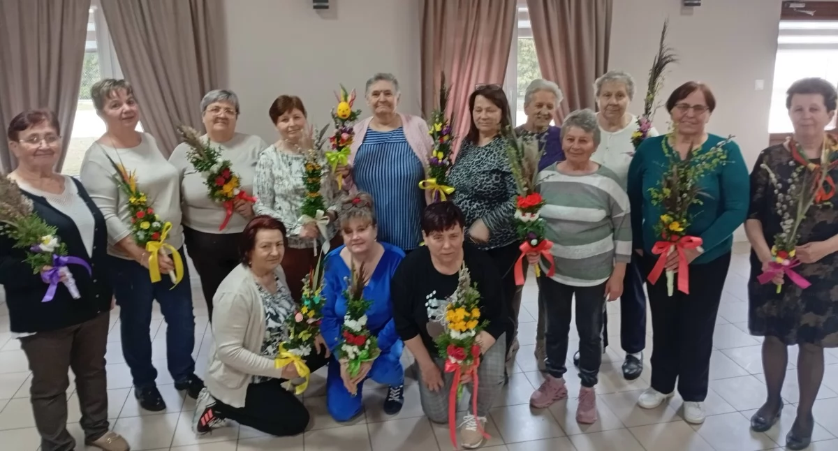 Pogoda , palmy Gołąbek zachwycają! Zobacz przygotowali seniorzy - zdjęcie, fotografia